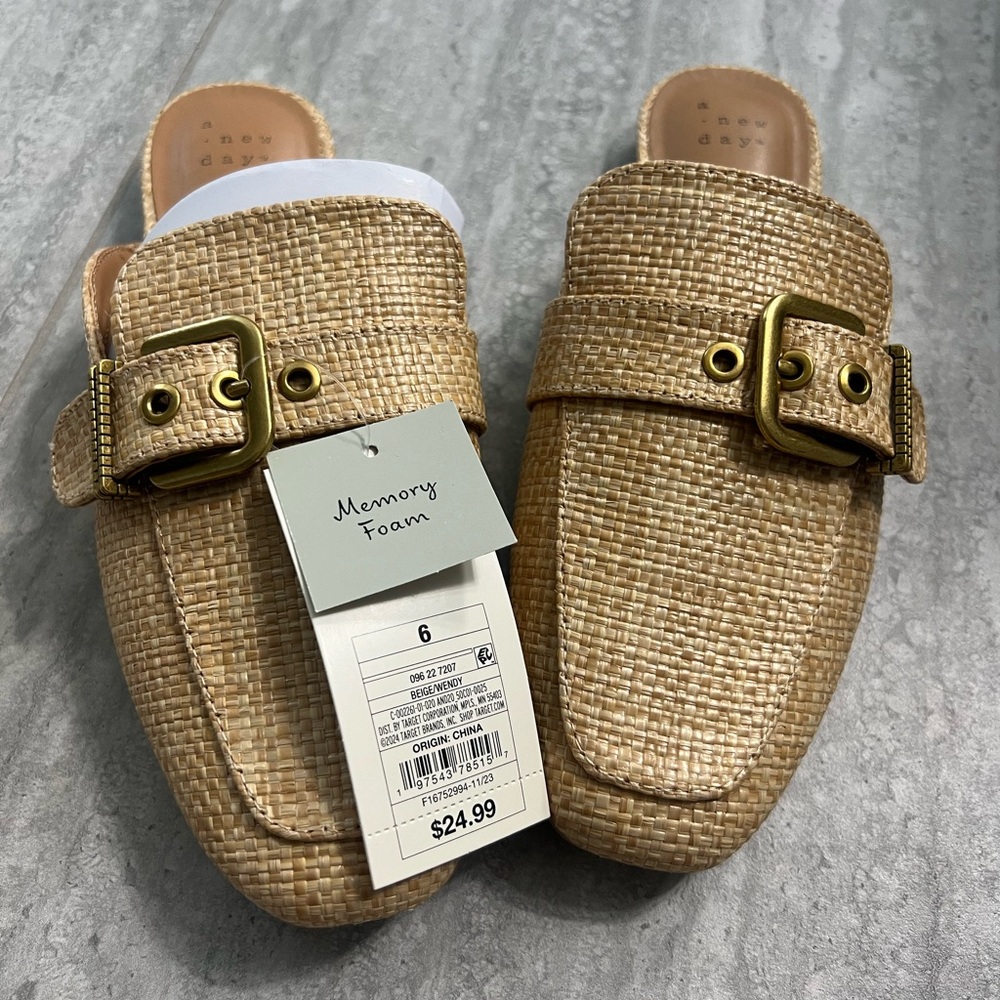 Women’s Wendy mule flats, A New Day, size 6.